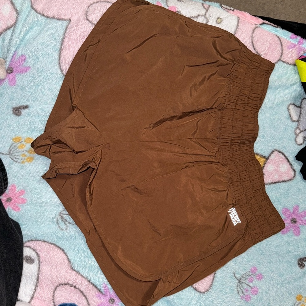Shorts, size large